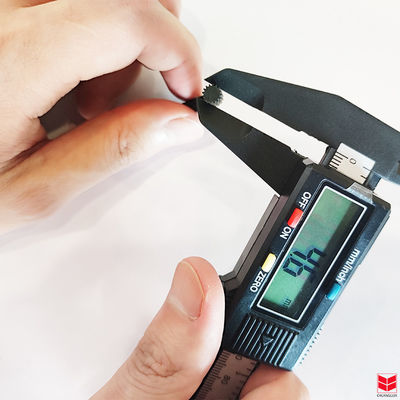 Vergrendeling van het raam van een appartement met rubberen afdichting PVC EPDM rubberen pakband met een breedte van 3-50 mm