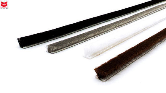 Glijdeuren, vensters, verzegelingen, borstelband, wolstapel, kleefband, weerband.