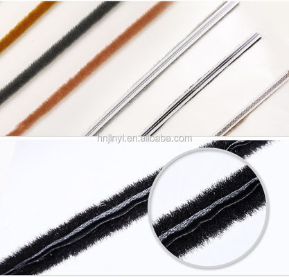 Huiskleuren ZWART/GRIJG/BROWN/WIT/ANDER Vervaardiging Cras-bestendige plastic stapel Weerstrook met vin voor schuifdeur